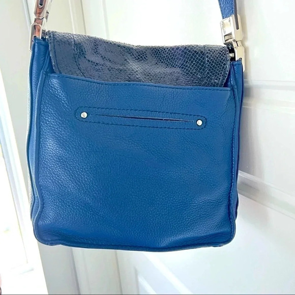 B. MAKOWSKY BLUE LEATHER REPTILE  SKIN EMBOSSED PATERN CROSSBODY BAG - Picture 10 of 16